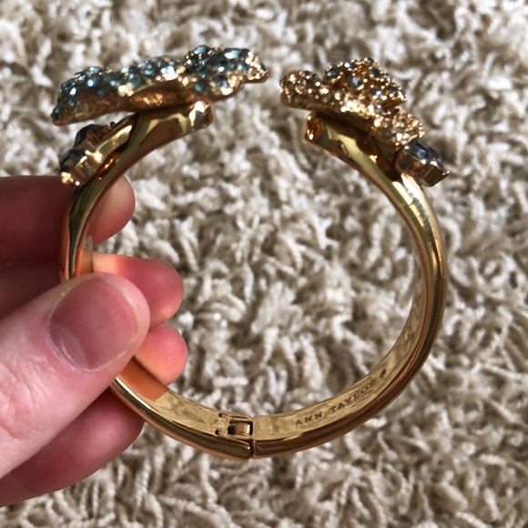 Ann Taylor Flower Bracelet - Picture 2 of 2